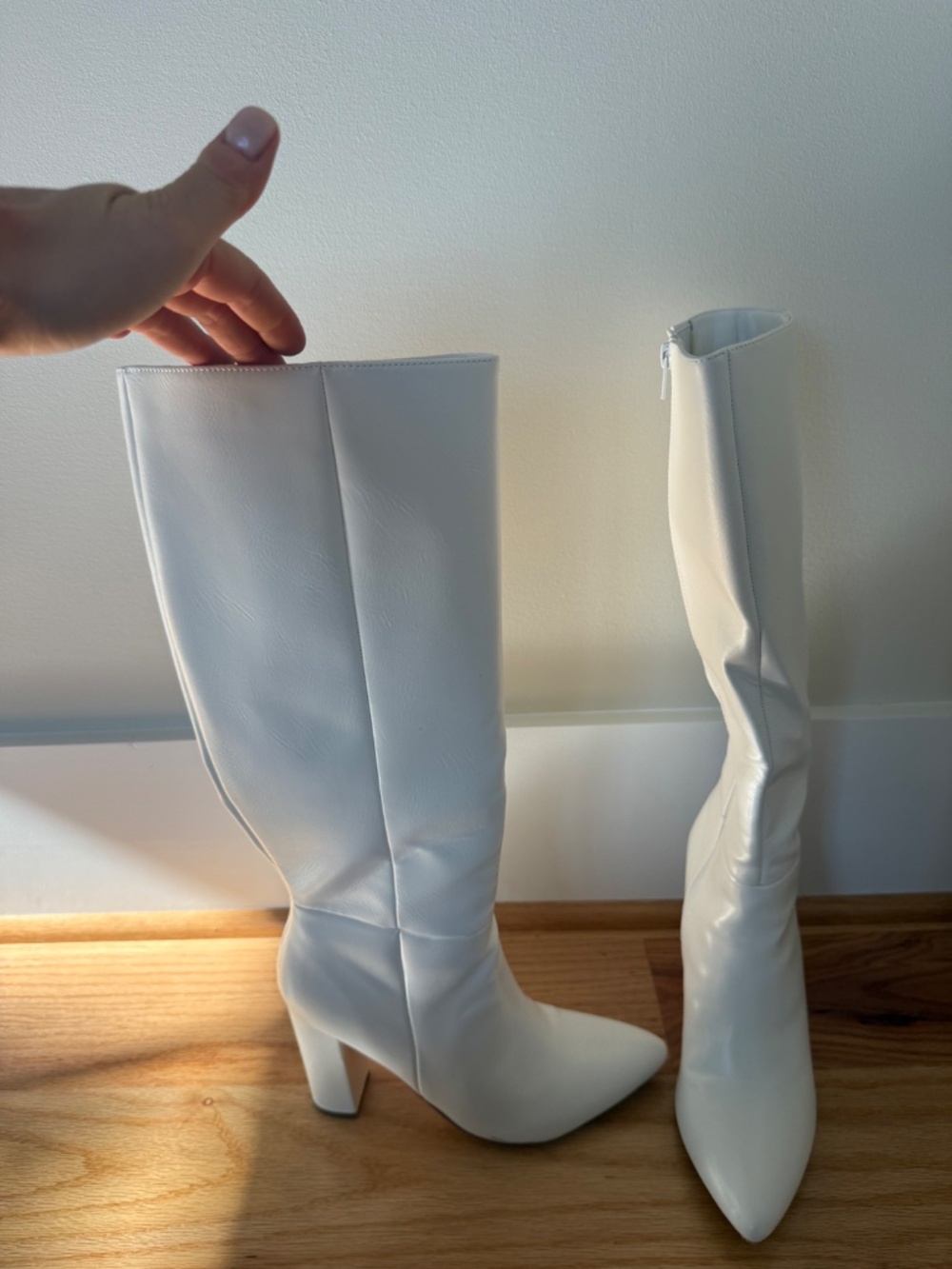 High boots - Picture 2 of 3